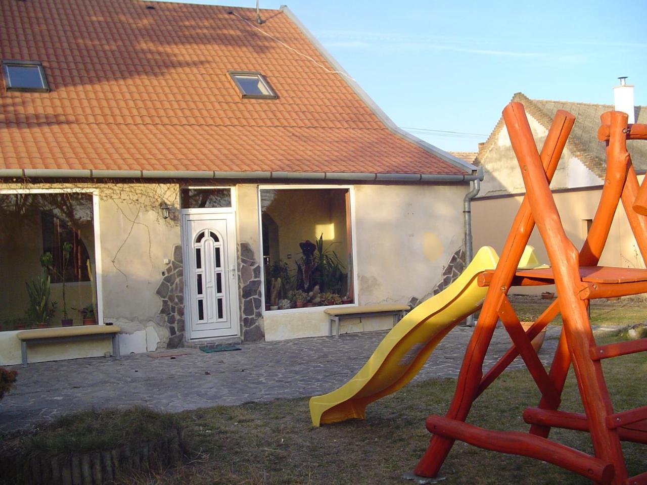 Villa Ametyst Štúrovo Esterno foto